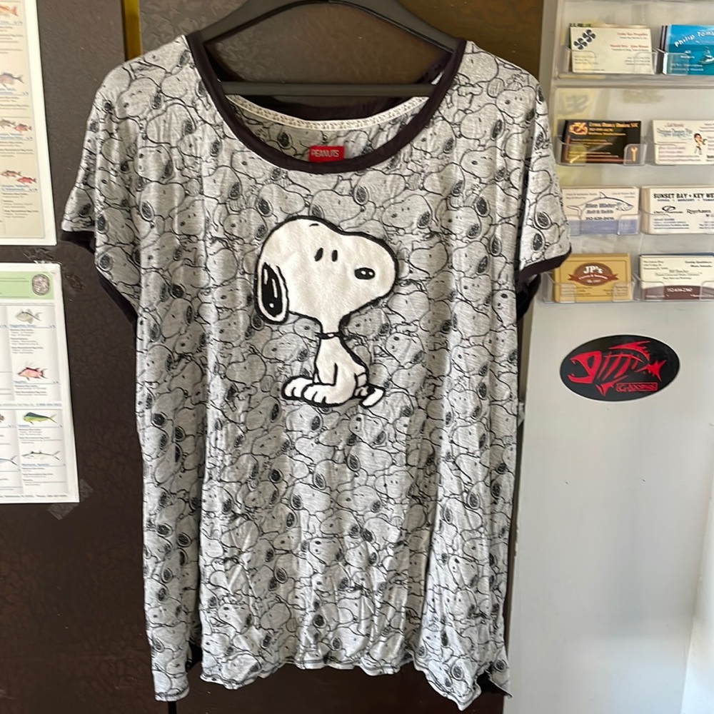 Peanuts, Snoopy T-shirt. Women’s size 2X.